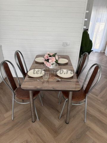 Обеденная группа: Стол раздвижной Универсальный (матовый хром) + Стулья Венский (металлик), Материалы: ЛДСП; ПВХ; Пластик; Металл; ППУ; Кожзам, Цвет стола: Матовый хром/пластик Берёза сандал, Цвет стульев: Металлик/кожзам Шоколадный