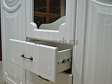 Шкаф 3-х дверный Кэт-6, Материалы: ЛДСП; МДФ; ПВХ; ДВП;, Зеркало; Металл, Цвет: Бодега светлый/Сандал белый